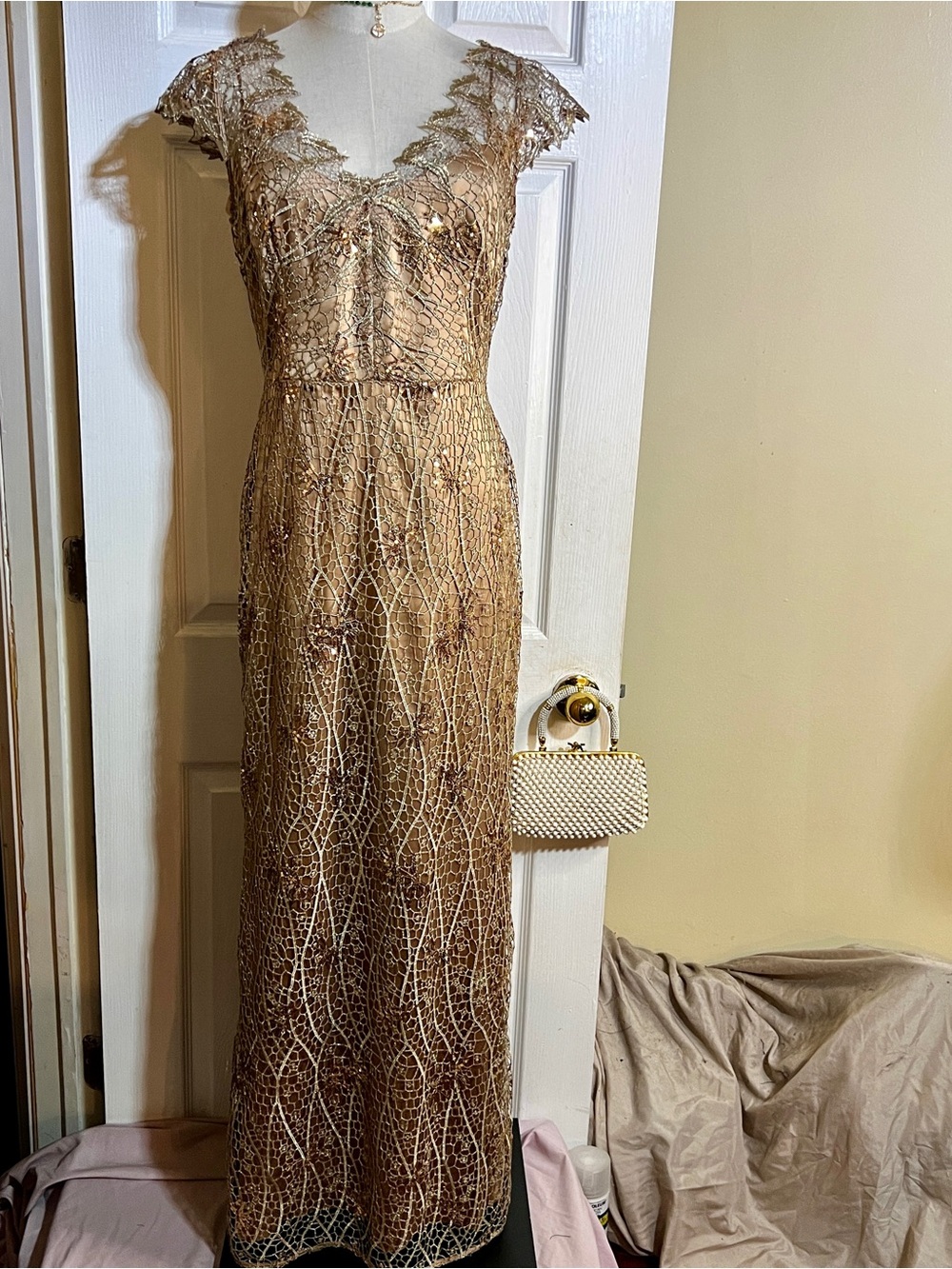 Kay Unger Wms Gold Metallic Satin Sequin Embroidery Lace Overlay Maxi Dress 10 - Picture 3 of 14